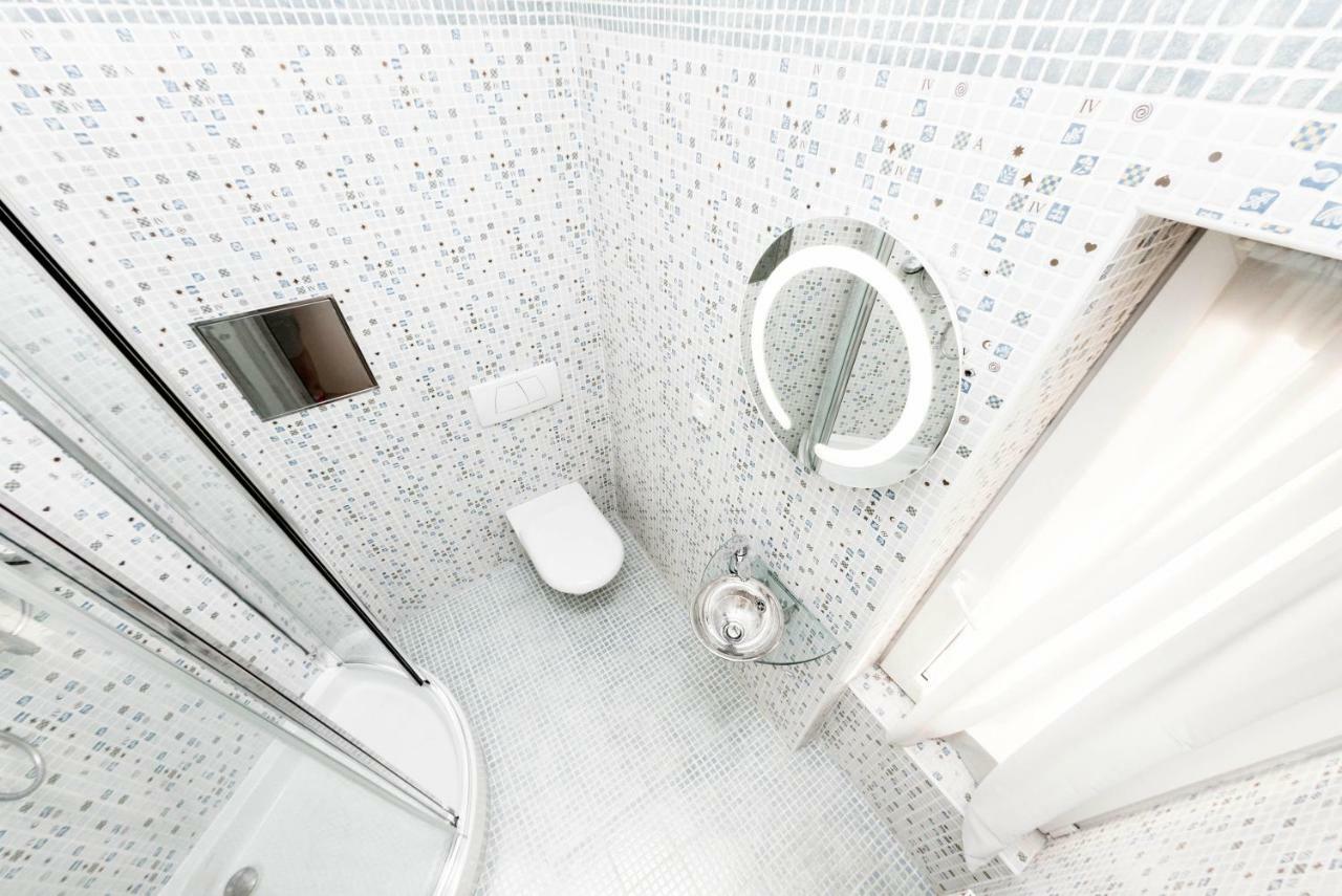 Romantic studio with jacuzzi Praga Esterno foto